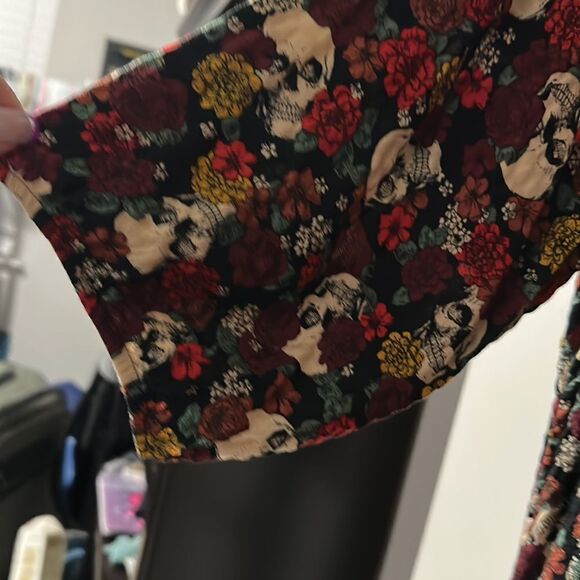 TORRID TOP SIZE 3 SKULLS 💀 ☠️ - Picture 5 of 6
